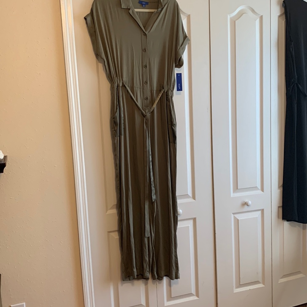 Nwt Green Jumpsuit Size Xl By Apt.9 - image 1